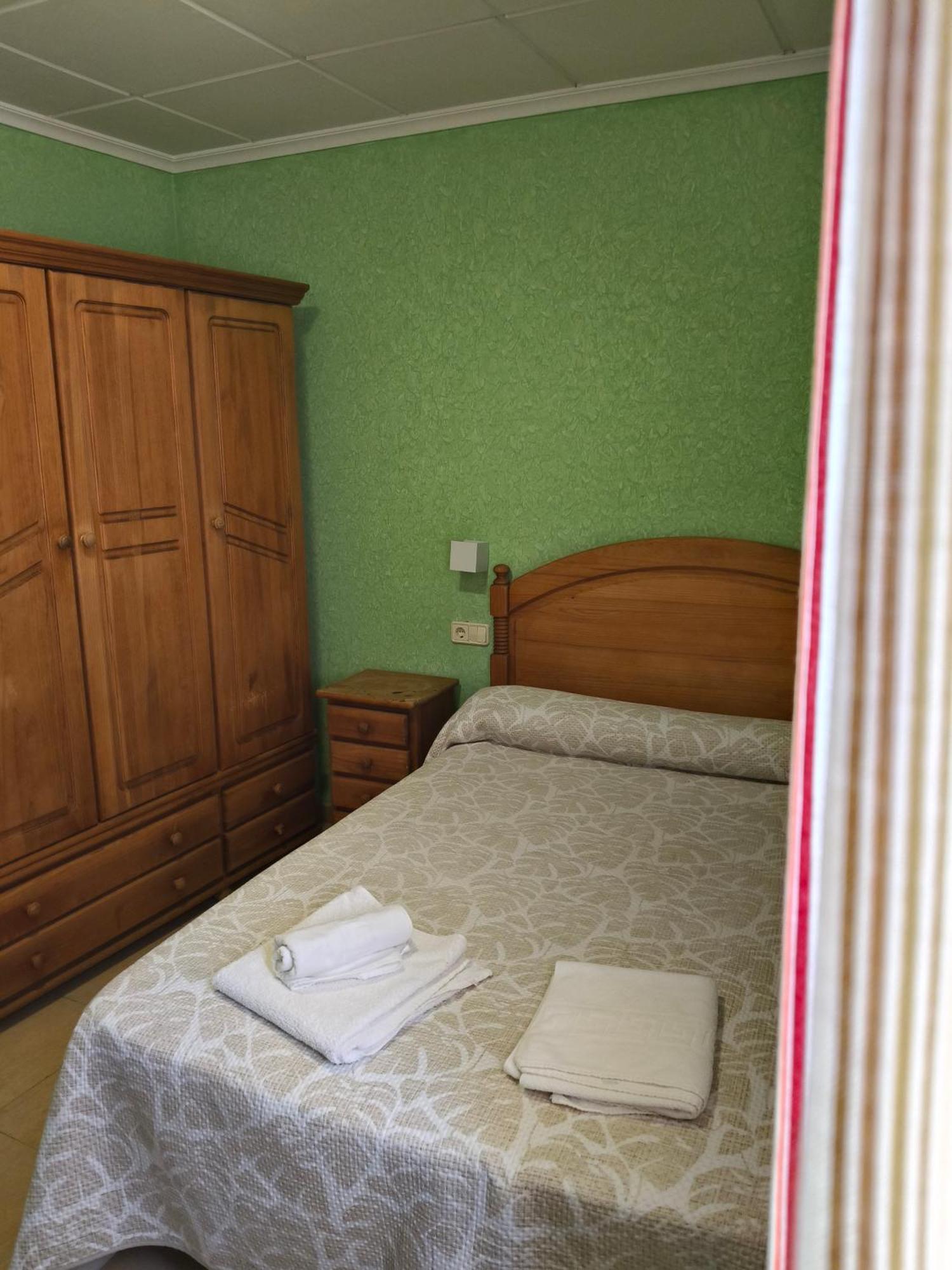 Hostal Restaurante San Carlos Barrio de San Carlos Bagian luar foto